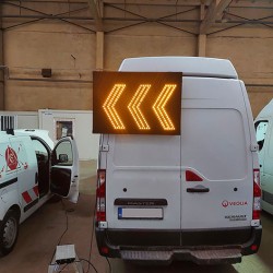 Panou VMS cu multiple indicatoare rutiere variabile - montabil vertical pe partea din spate a dubelor sau utilajelor  